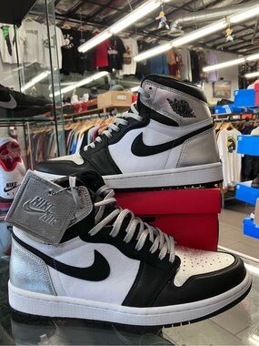 Air Jordan 1 Retro High Silver Toe Size 9